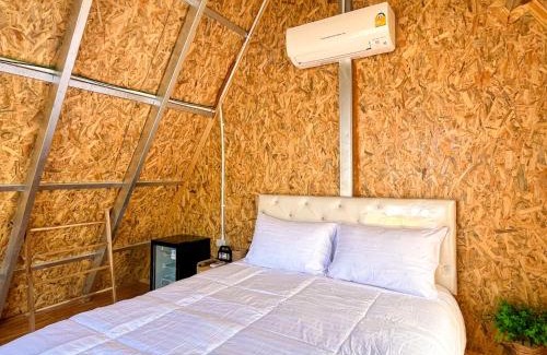 Koh Lan Resort | EK-KA-NAKE (เอกขเนก)