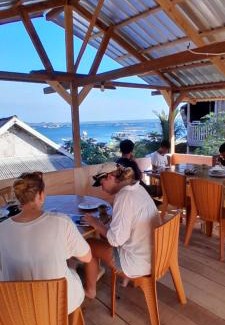 Jerowaru House | Ekas beach guesthouse and restaurant