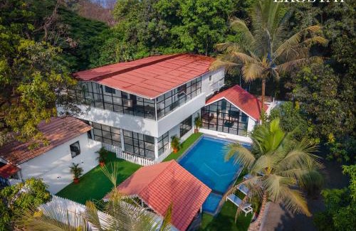 Chondhi Villa | EKOSTAY - White Oak Villa