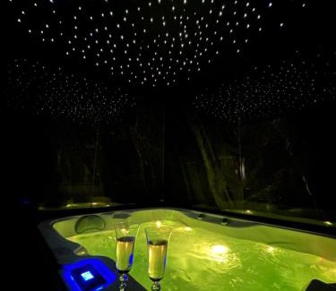 Montblanc Hotel | ELÉGANCE & SPA - chambre d'hôtes avec sauna et jacuzzi privatif