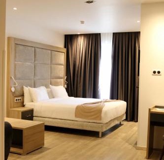 Algiers Hotel | El Aziz Inn