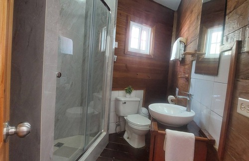Carenero Island Cabin | El Faro del Colibri