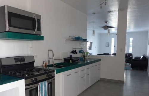 Borinquen House | El Faro Surf House!! Less Than 2 mi From Airport And Surf