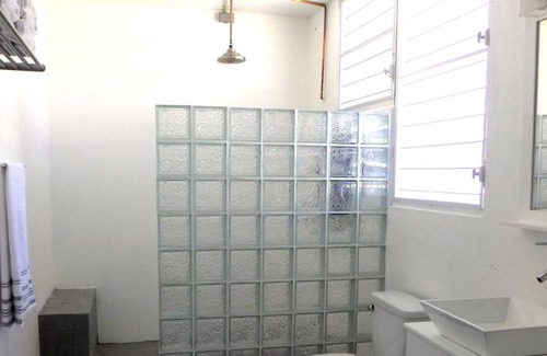 Borinquen House | El Faro Surf House!! Less Than 2 mi From Airport And Surf