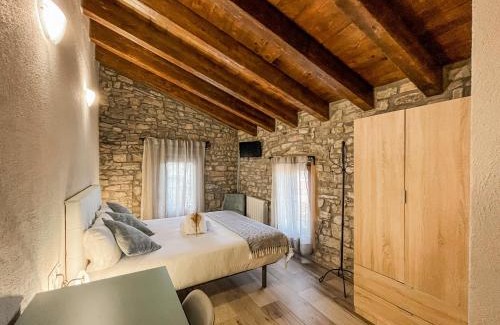 Sant Guim de Freixenet House | El Forn de Freixenet con servicios de un hotel