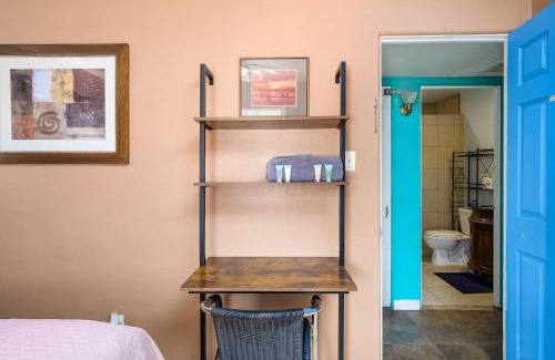 University Heights House | EL Gallo Azul