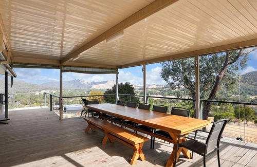 Goughs Bay House | El Gallo Pinto - boasting amazing hilltop views of Lake Eildon and the surrounding mountains.
