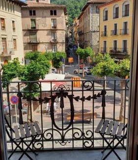 Camprodon Apartment | EL MUSSOL DE LA VILA Camprodon, balconets amb vistes a la plaça