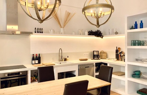 L'Escala Apartment | El Nido: Maison rénovée Escala Centre