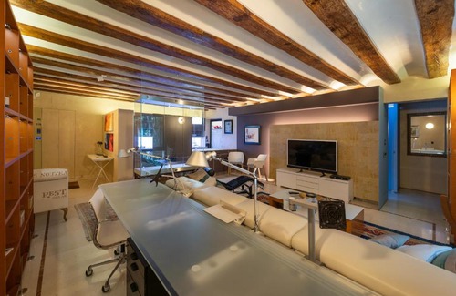 Zaragoza Old Town Apartment | El Palacio de Argensola by Alogest