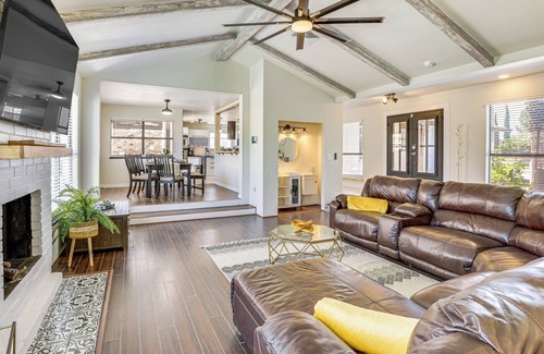 Bandolero - Tarascas House | El Paso Oasis Near Franklin Mountains State Park
