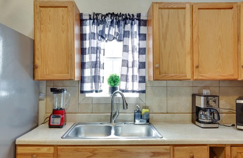 El Paso Cottage | El Paso Vacation Rental ~ 6 Mi to Downtown!