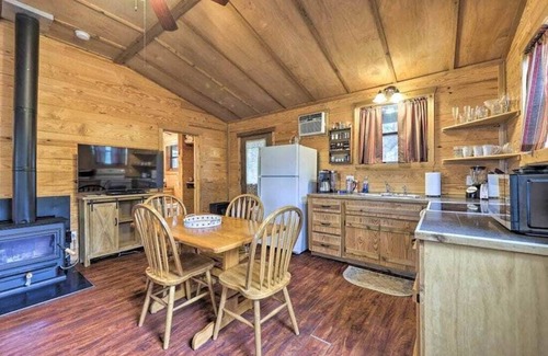 Wimberley Cabin | El Sol: Private Cabin with Hot Tub and Amazing Views, 3 mi to Wimberley Square!