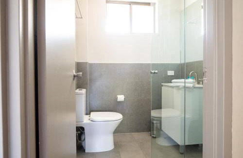Warwick Farm Hotel | El Toro Motel