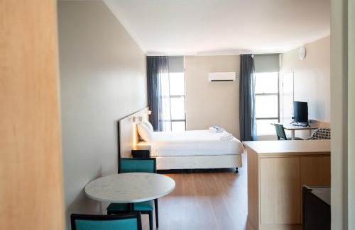 Warwick Farm Hotel | El Toro Motel