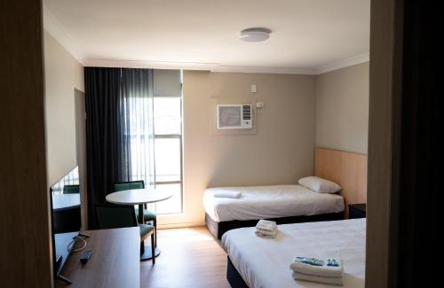 Warwick Farm Hotel | El Toro Motel