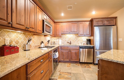 Steamboat Springs Condo | EL5114 | Close to Mtn Activities | Private Hot Tub | Air Chilling | 4 Pools