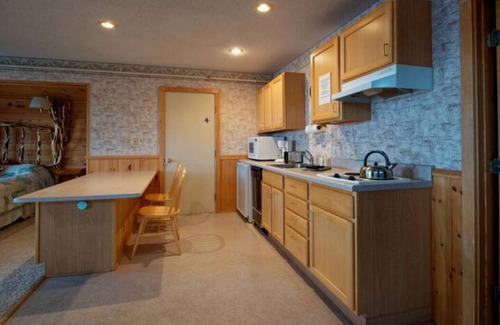 Orr Resort | Elbow Lake Lodge: Eagles Nest Studio Suite