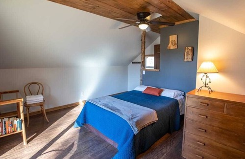 Stanton Cabin | Elderberry Cabin w/ hot tub near Red River Gorge