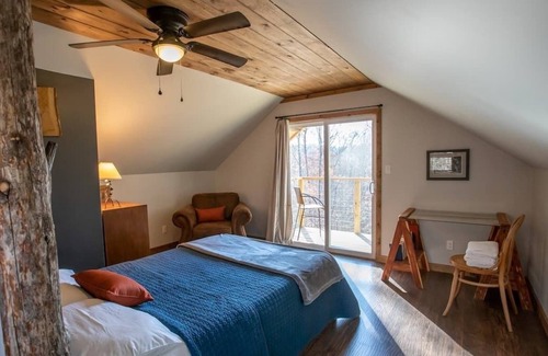 Stanton Cabin | Elderberry Cabin w/ hot tub near Red River Gorge