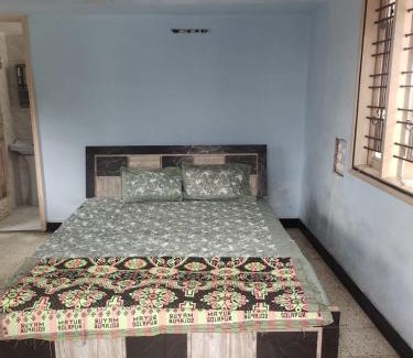 Kolhapur House | Elderly Friendly 3B Homestay at Shastri Nagar, near cricket stadium