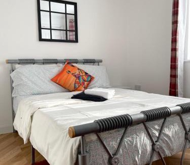 Alibon Apartment | Eldridge Court Apartment