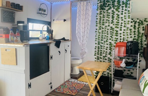 Fairbanks Apartment | Electric camper on the River - Free Parking