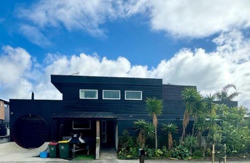 Bowentown House | Electric Waihi Beach House - family & dog friendly, close to beach, pool table, outdoor fire room, skate ramp