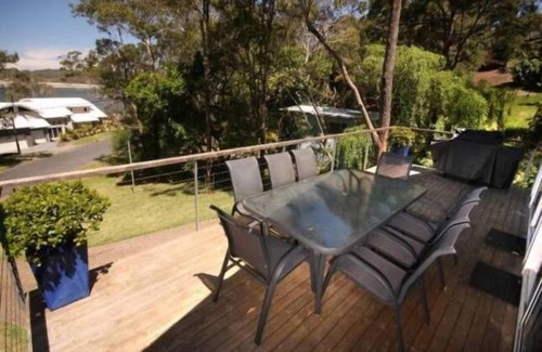 Smiths Lake House | Eleebana~Wood fire~Kayaks~Kids retreat with soccer table~inhouse movies NBN
