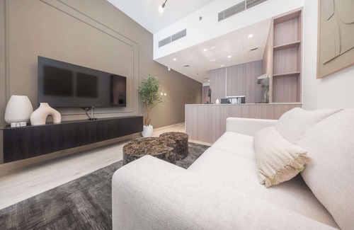 Jumeirah Village Triangle Apartment | Elegant Studio in JVT Sleeps 3 with Balcony