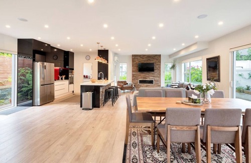 Royal Oak House | Elegant and Stylish Retreat in Leafy Epsom
