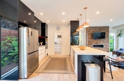 Royal Oak House | Elegant and Stylish Retreat in Leafy Epsom