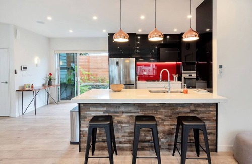 Royal Oak House | Elegant and Stylish Retreat in Leafy Epsom