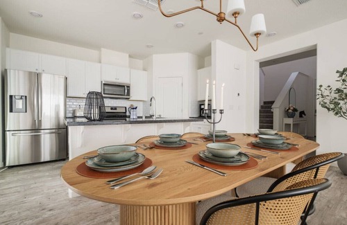 Folsom House | Elegance 3Bd rental with luxury clubhouse access
