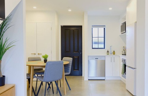 Christchurch City Centre House | Elegance and Convenience with Carpark sleeps 4