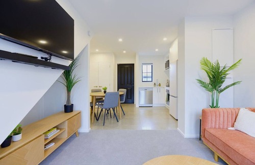 Christchurch City Centre House | Elegance and Convenience with Carpark sleeps 4