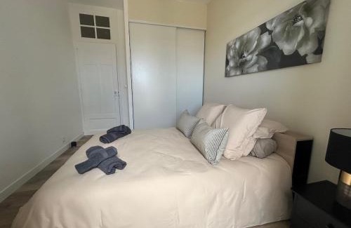 Clemenceau Apartment | ELEGANCE Castillet - Plein Centre Proche Gare Bus et Transports - IDEAL COUPLE ou PRO - Moderne et Confort - OFFRE SPECIALE