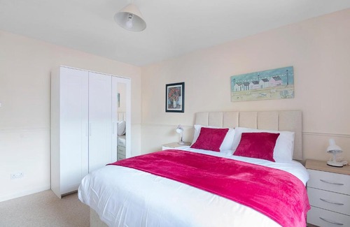 Gillingham Apartment | Elegance Graceland