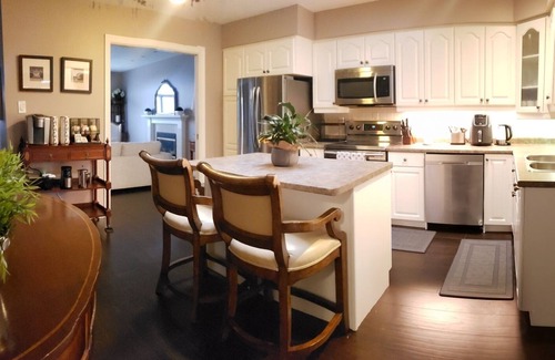 Saint Thomas House | Elegance, warmth and quietude set alongside the lush Lake Margaret Trails.