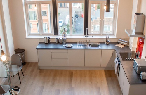 West Bromwich Apartment | Elegant 1 Bed Duplex APT- West Bromwich