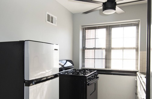Lindenwood Park Apartment | Elegant 1 Bedroom Apartment with Free Private Parking