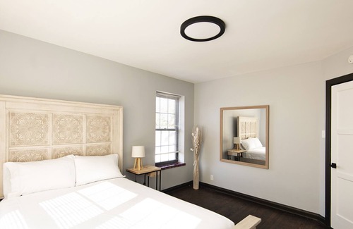 Lindenwood Park Apartment | Elegant 1 Bedroom Apartment with Free Private Parking