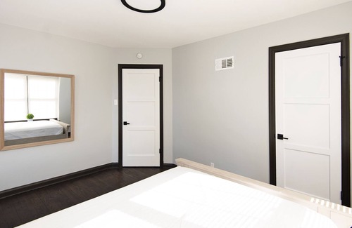 Lindenwood Park Apartment | Elegant 1 Bedroom Apartment with Free Private Parking