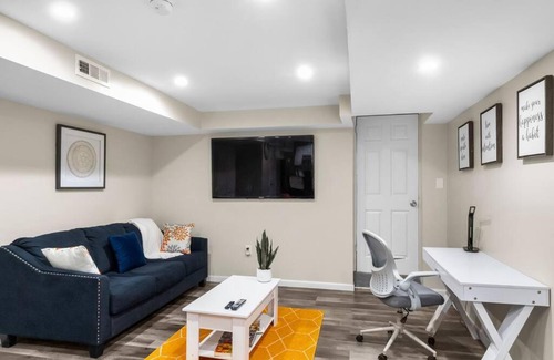 Silver Spring Apartment | Elegant 1-BR Apartment