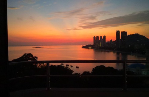 Tanjung Bungah House | Elegant 121 sqm apartment with fantastic sea views