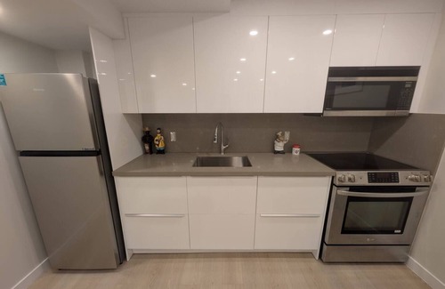 Richmond Hill House | Elegant 1BR Apartment w/Private Entrance & Parking