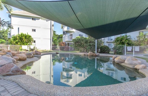 Rosslea Apartment | Elegant 2 bed 1 bath apartment