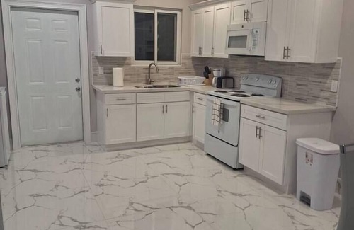 Bahamas Terrace Apartment | Elegant 2 bed-2 bath