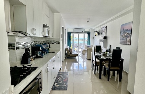 Cali Apartment | Elegant 2 Bedroom Apt Near CQB, Imbanaco, Tequendama Shopping Areas, Wifi & AC,