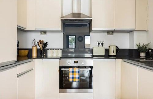 Chaucer Apartment | Elegant 2-Bedroom Flat Near London Bridge - Perfect Location with Easy City Access